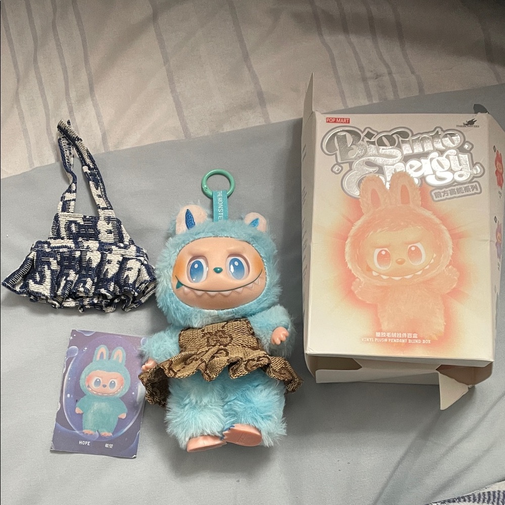 Adorable “Hope” Popmart Labubu with accessories
